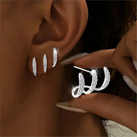 Rhinestone Three Claw Design Earring