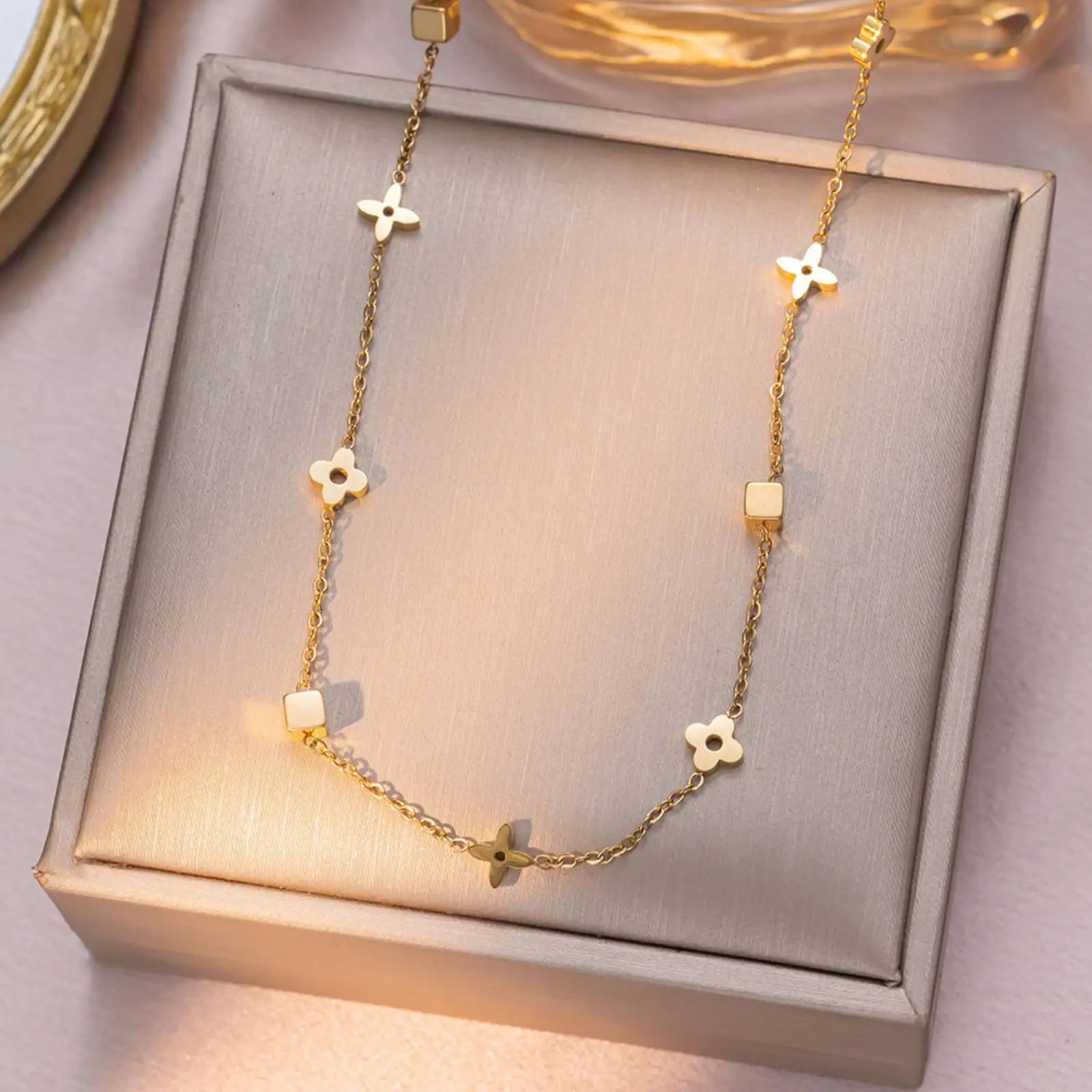 Clover Pendant Necklace
