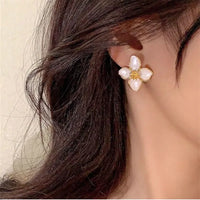 Flower for Delicate Earrings Luxury