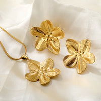 Luxukisskids 2pc Flower Earrings Necklace Set Jewellry